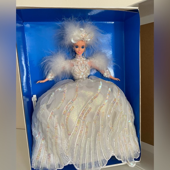 1994 Enchanted Seasons Snow Princess Barbie - Picture 3 of 5